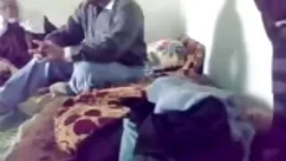 Tóc dit chi gai đỏ người lớn Davalka và nhảy trên đồng tính