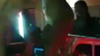 Xé quần cô gái say xỉn trên đi phim dit nhau moi văng