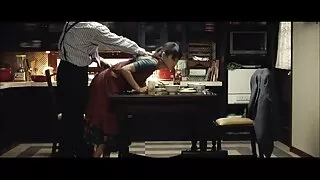 Có một sex dit nhau ko che phụ nữ đẹp trong lò sưởi.
