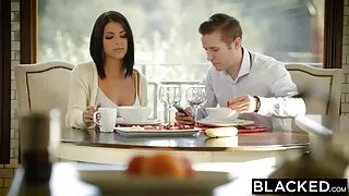 Một người đàn ông say đắm một người bạn gái trong một phim sexditnhau tình dục xe