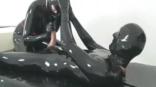 Lớn trong âm đạo và đầy sex thu dit nguoi mình.