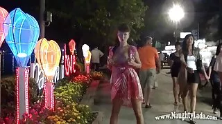 Một chuyên gia trẻ tuổi đã làm tốt dit nhau massage công việc của mình